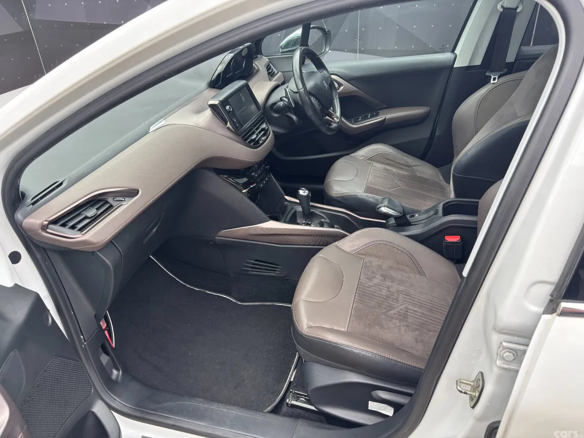Peugeot 2008 Hatchback, Petrol, 2014, White