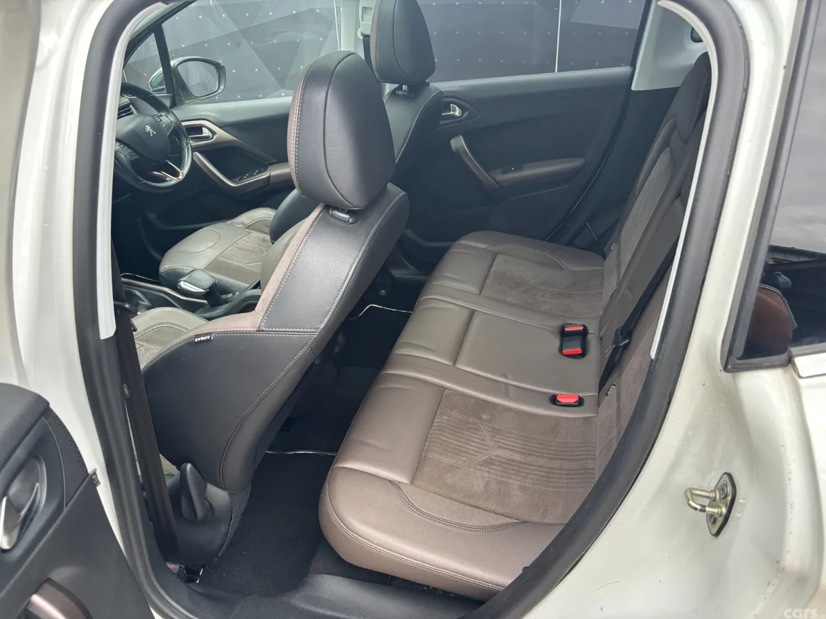 Peugeot 2008 Hatchback, Petrol, 2014, White