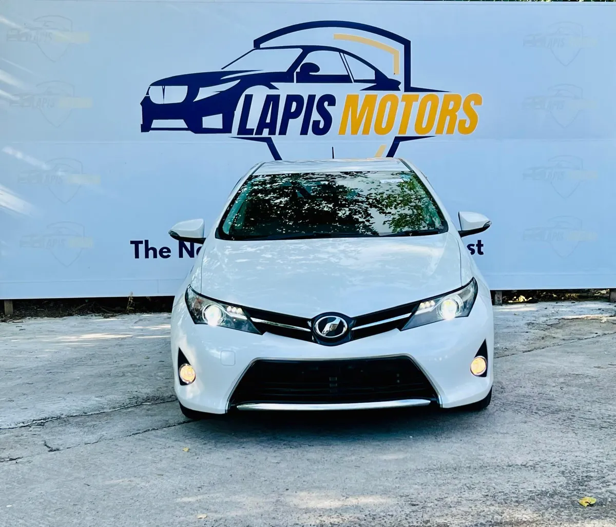 Toyota Auris Hatchback, Petrol, 2013, White