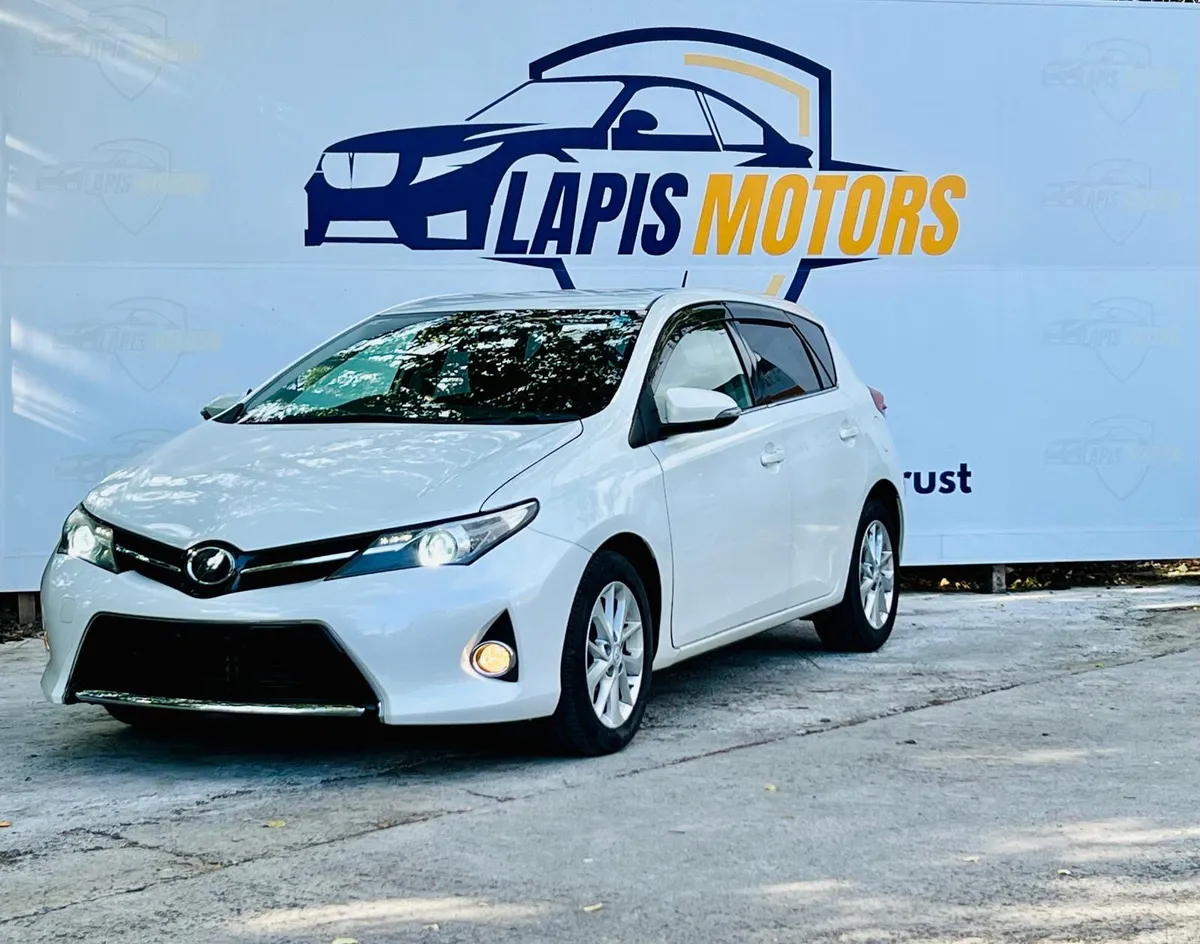 Toyota Auris Hatchback, Petrol, 2013, White