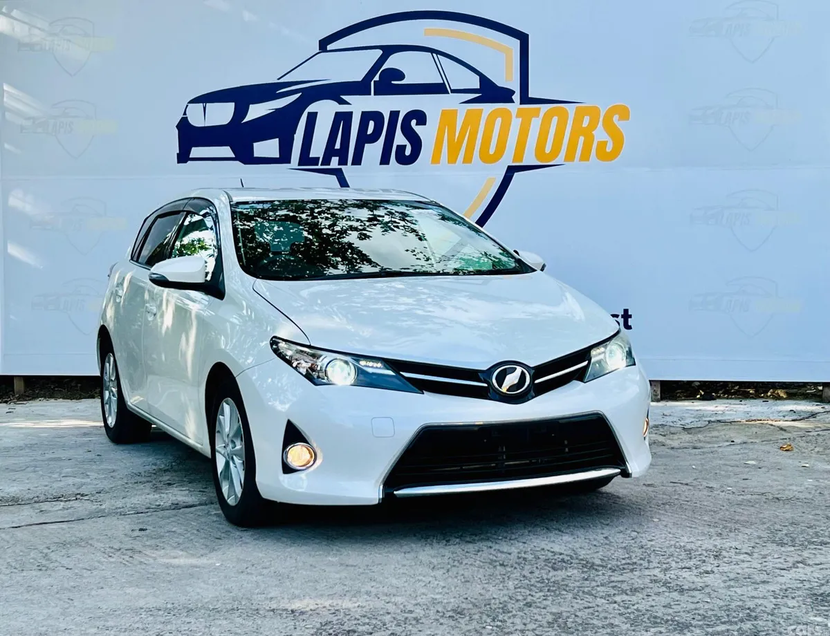 Toyota Auris Hatchback, Petrol, 2013, White