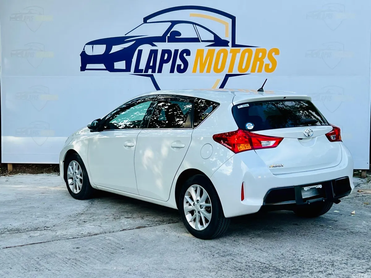 Toyota Auris Hatchback, Petrol, 2013, White