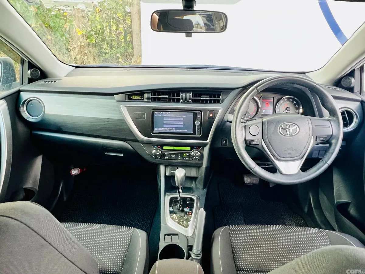 Toyota Auris Hatchback, Petrol, 2013, White