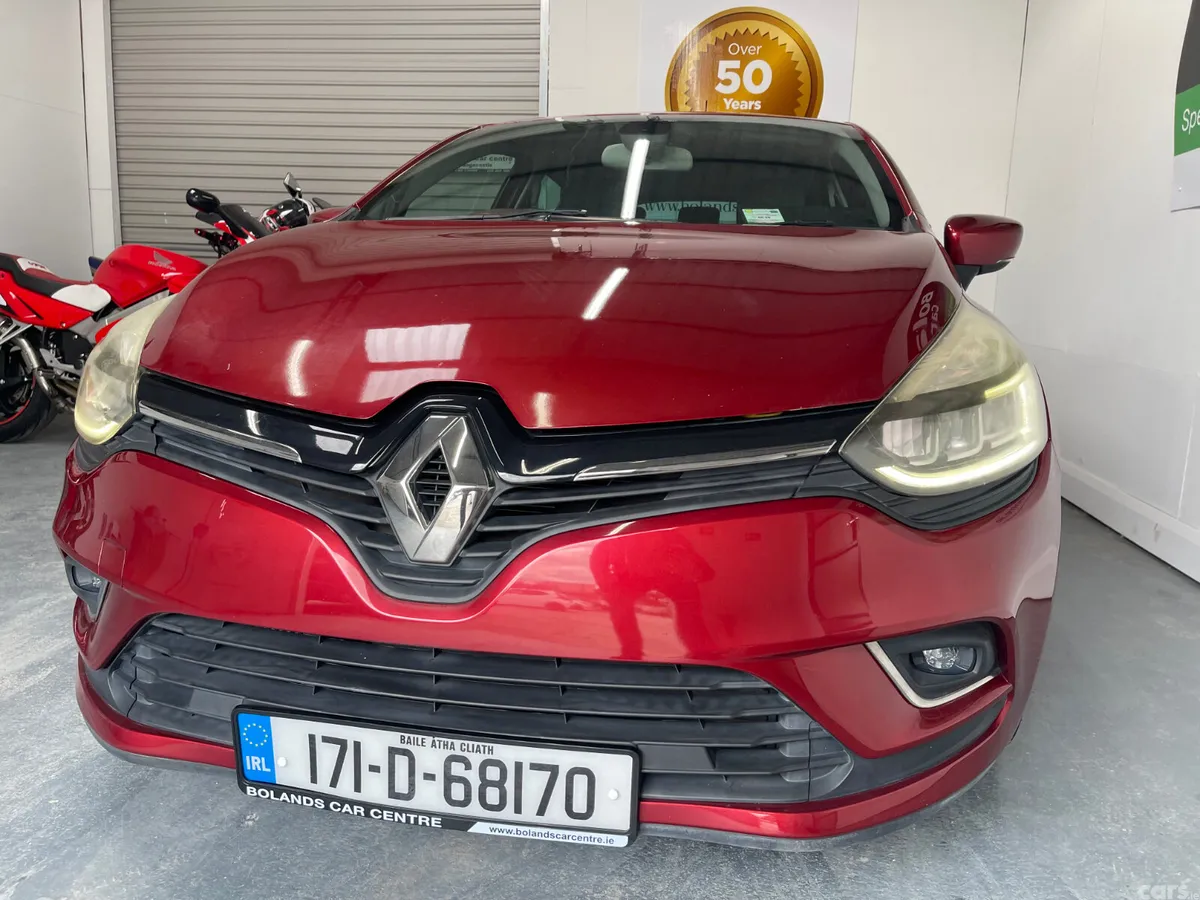 Renault Clio Hatchback, Petrol, 2017, Red
