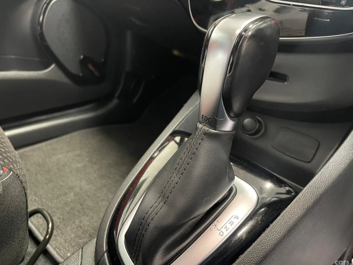Renault Clio Hatchback, Petrol, 2017, Red