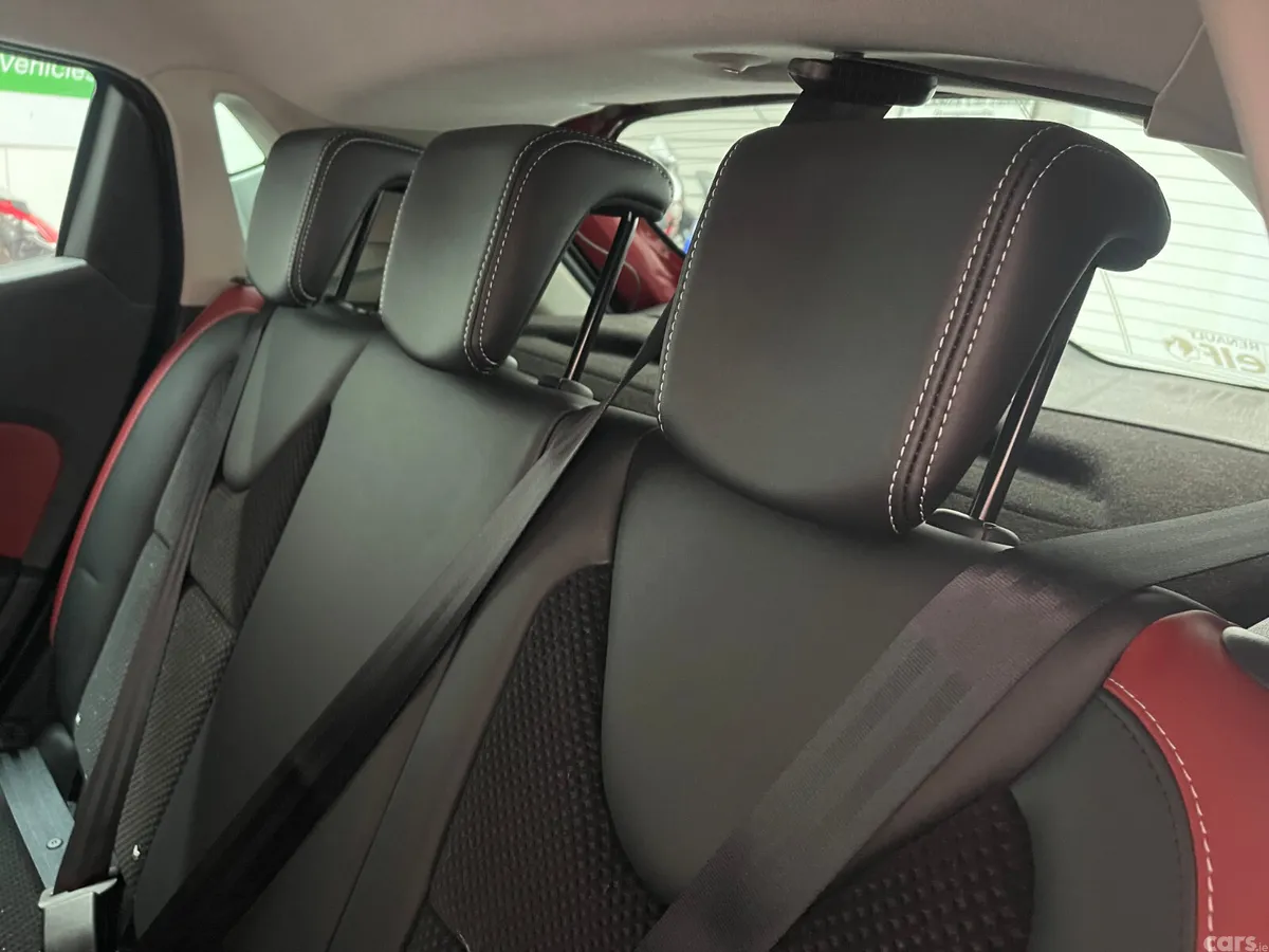 Renault Clio Hatchback, Petrol, 2017, Red