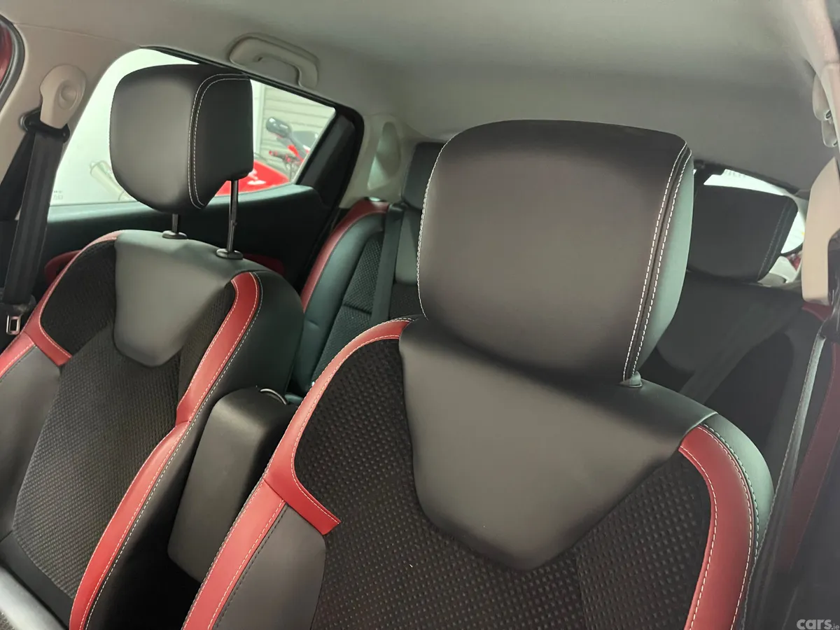 Renault Clio Hatchback, Petrol, 2017, Red