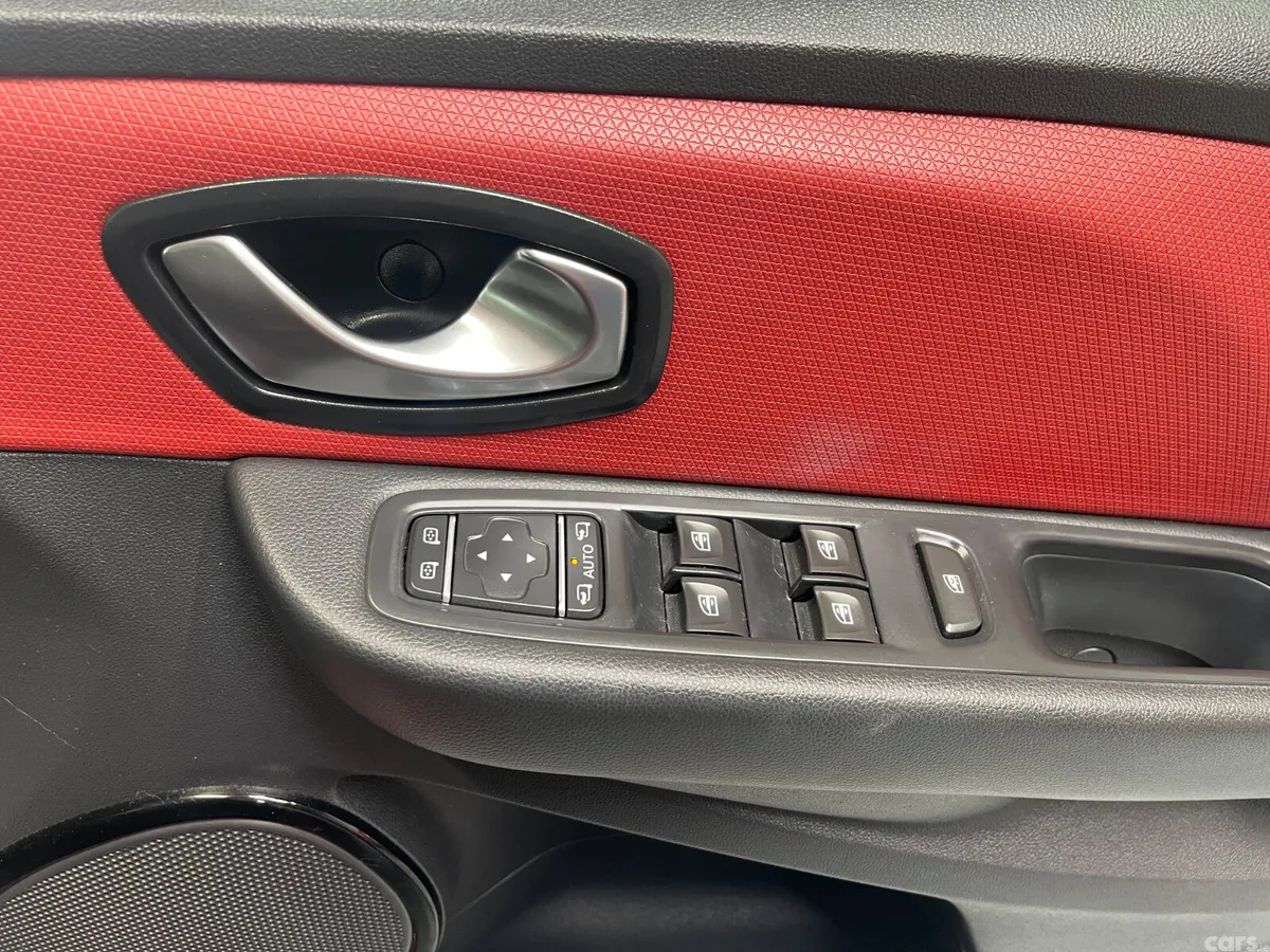 Renault Clio Hatchback, Petrol, 2017, Red