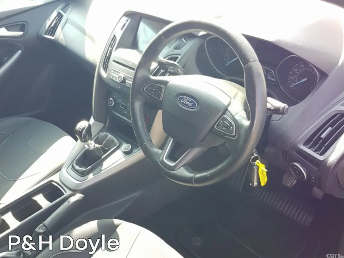 Ford Focus Hatchback, Diesel, 2017, Red