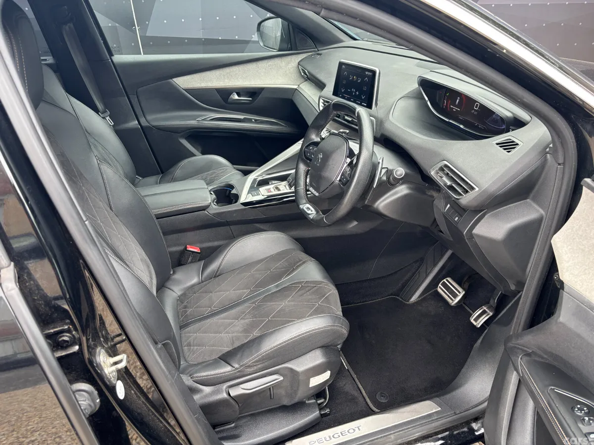 Peugeot 5008 MPV, Diesel, 2019, Black