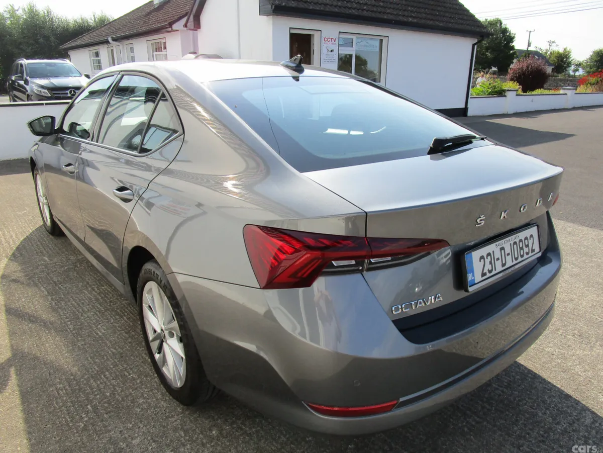 Skoda Octavia Saloon, Diesel, 2023, Grey