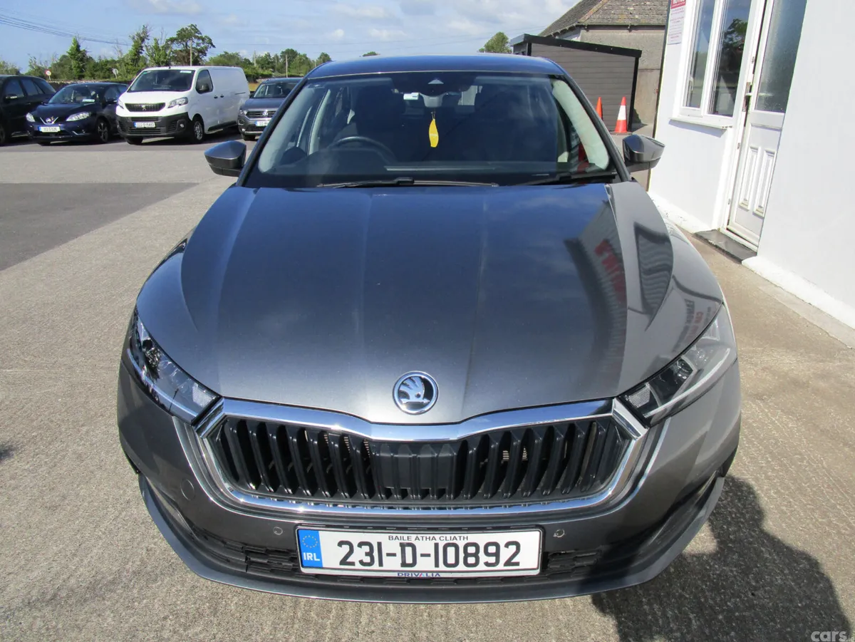 Skoda Octavia Saloon, Diesel, 2023, Grey