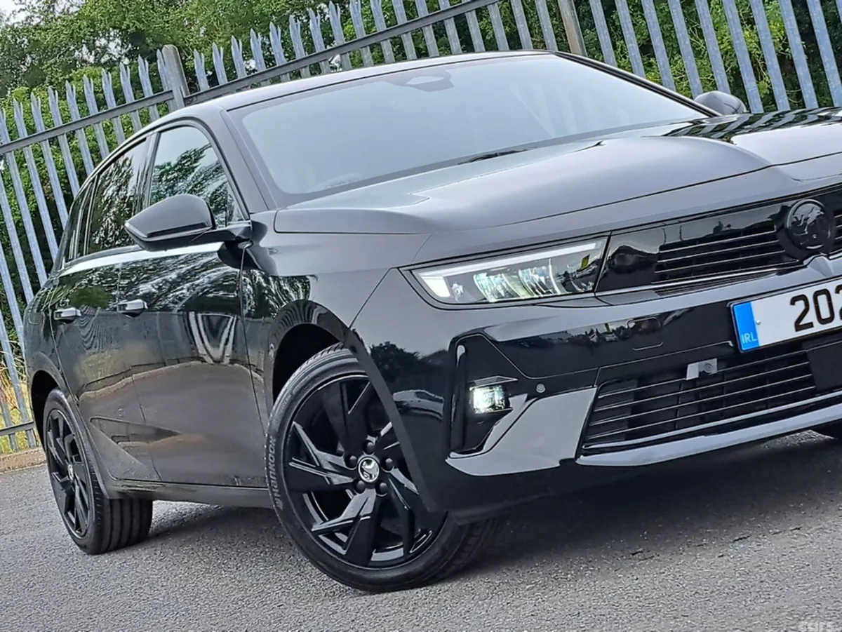 Opel Astra Hatchback, Petrol, 2023, Black