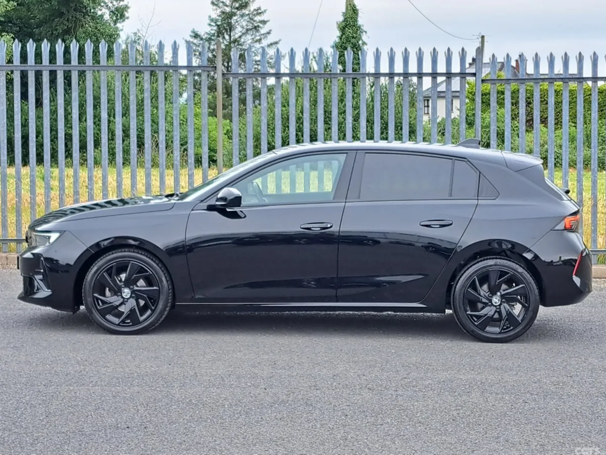 Opel Astra Hatchback, Petrol, 2023, Black