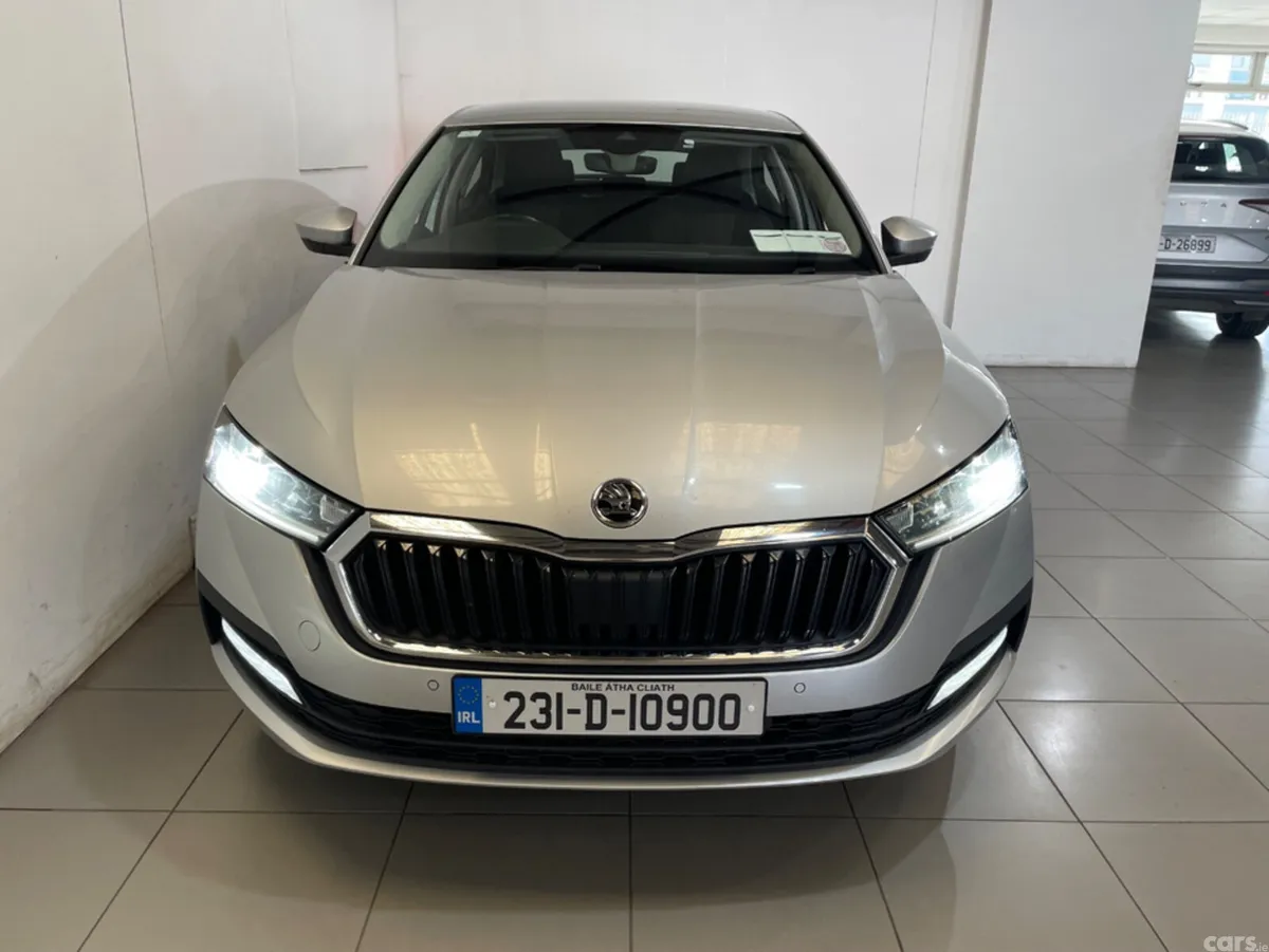 Skoda Octavia Hatchback, Diesel, 2023, Grey