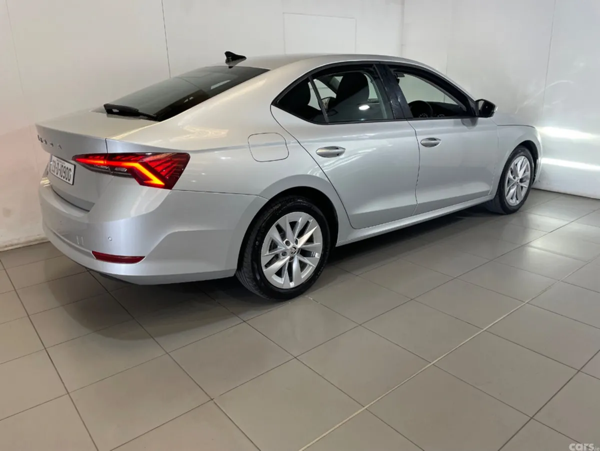 Skoda Octavia Hatchback, Diesel, 2023, Grey