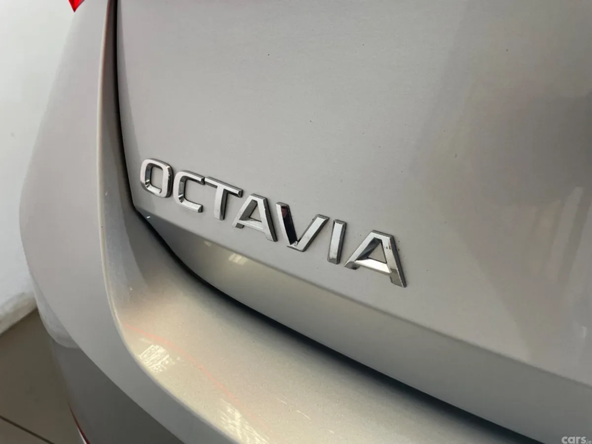 Skoda Octavia Hatchback, Diesel, 2023, Grey