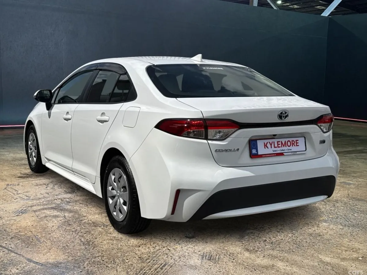 Toyota Corolla Saloon, Petrol Hybrid, 2021, White