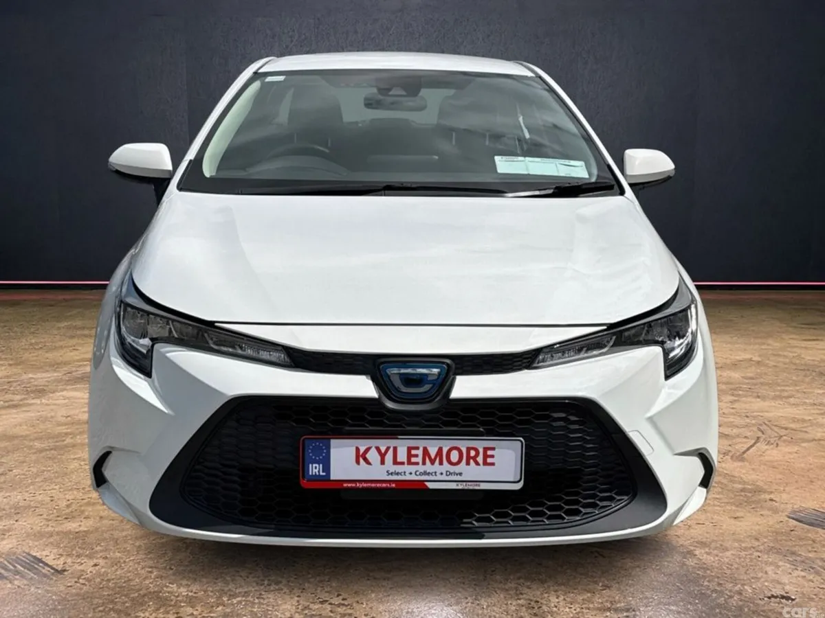 Toyota Corolla Saloon, Petrol Hybrid, 2021, White