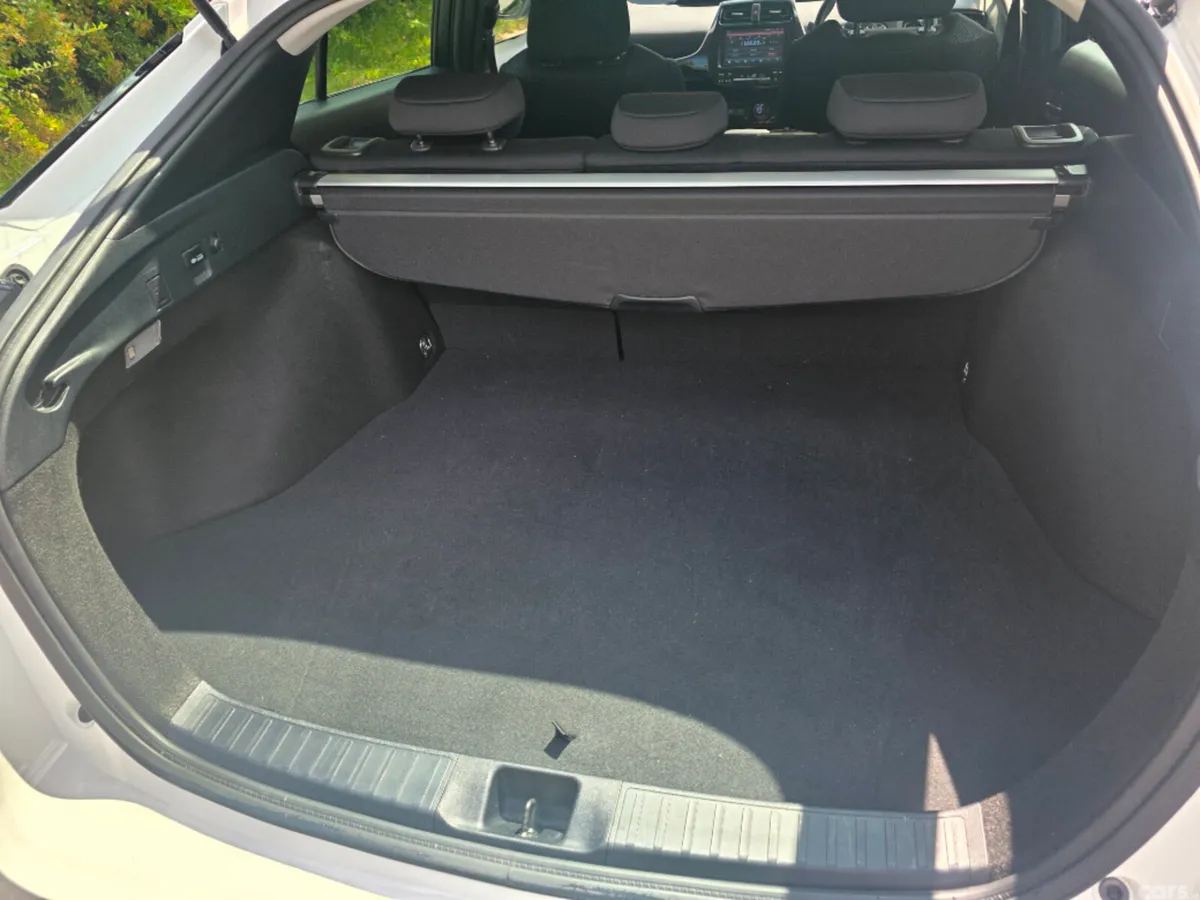 Toyota Prius Hatchback, Petrol Hybrid, 2021, White