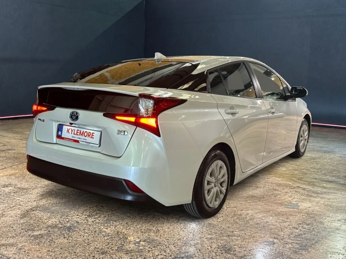 Toyota Prius Hatchback, Petrol Hybrid, 2022, White