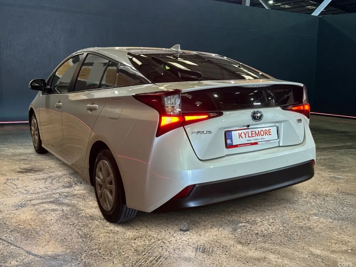 Toyota Prius Hatchback, Petrol Hybrid, 2022, White