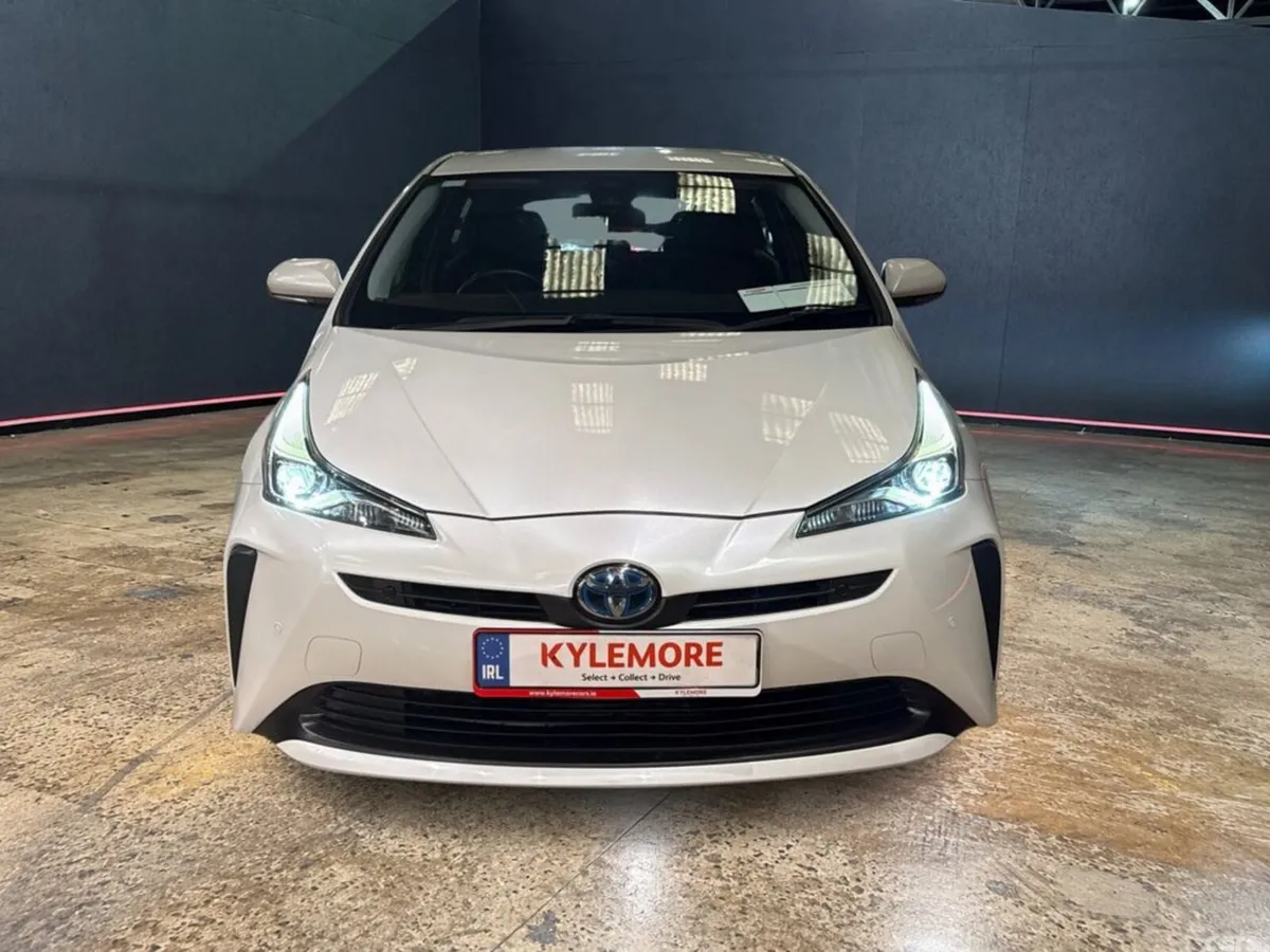 Toyota Prius Hatchback, Petrol Hybrid, 2022, White