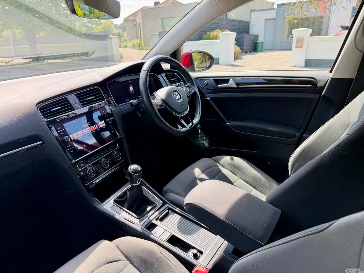 Volkswagen Golf Estate, Petrol, 2018, Red