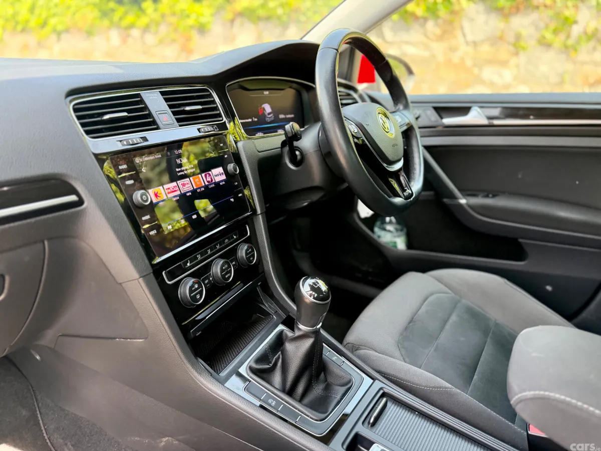 Volkswagen Golf Estate, Petrol, 2018, Red