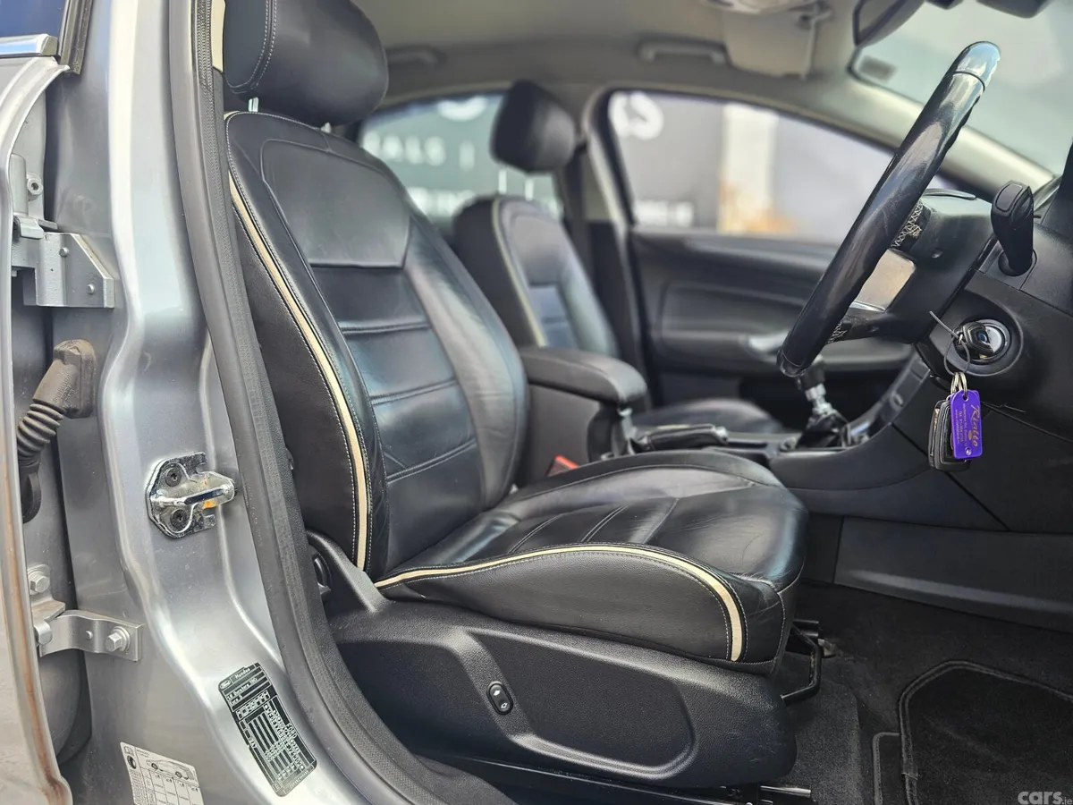 Ford Mondeo Hatchback, Diesel, 2014, Grey