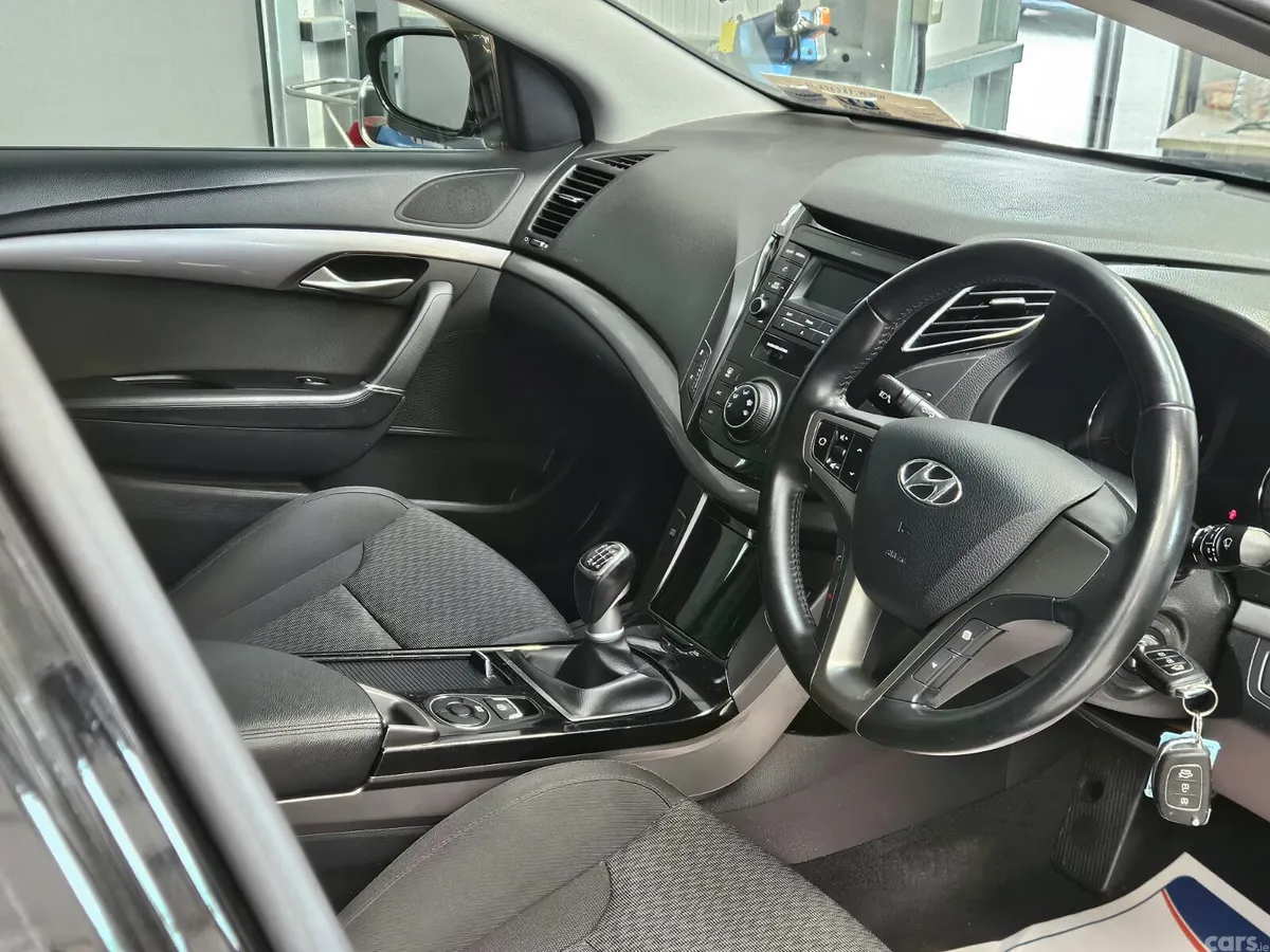 Hyundai i40 Saloon, Diesel, 2017, Black