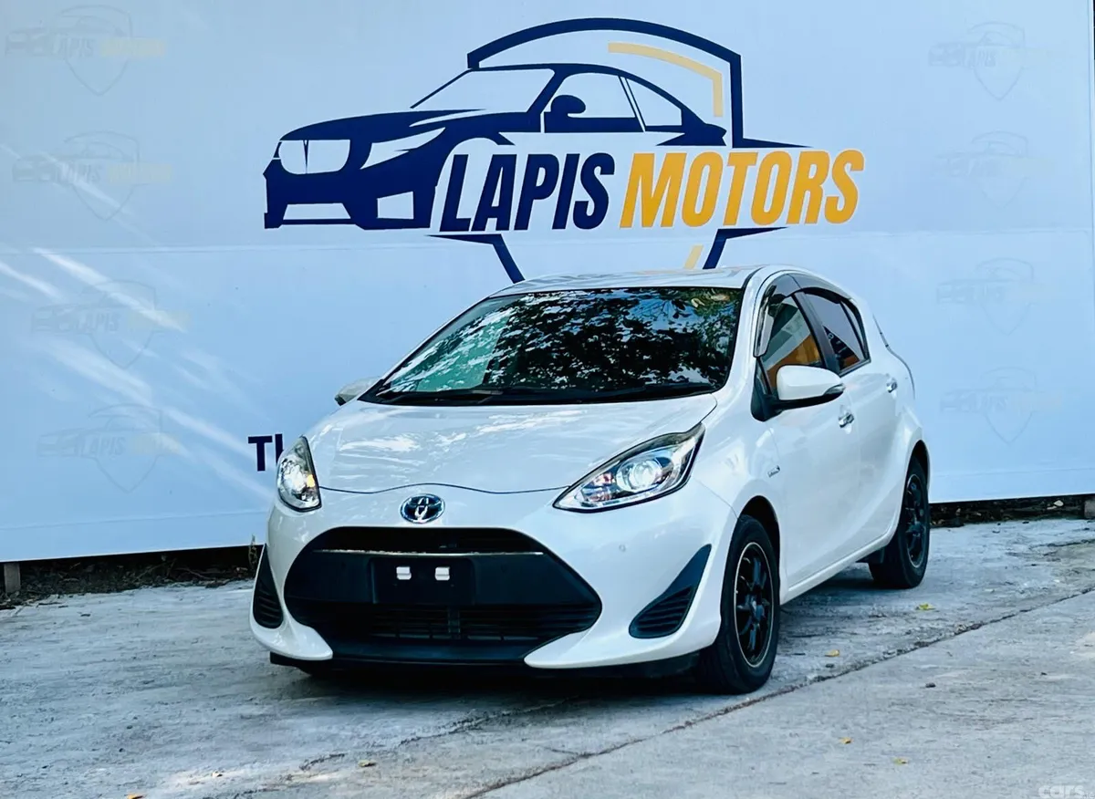 Toyota Aqua Hatchback, Petrol Hybrid, 2018, White