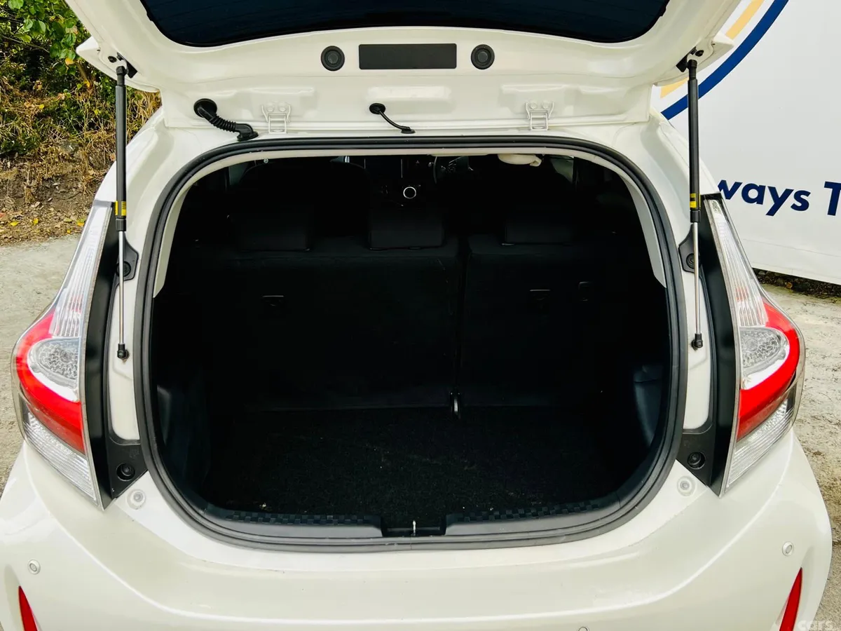 Toyota Aqua Hatchback, Petrol Hybrid, 2018, White