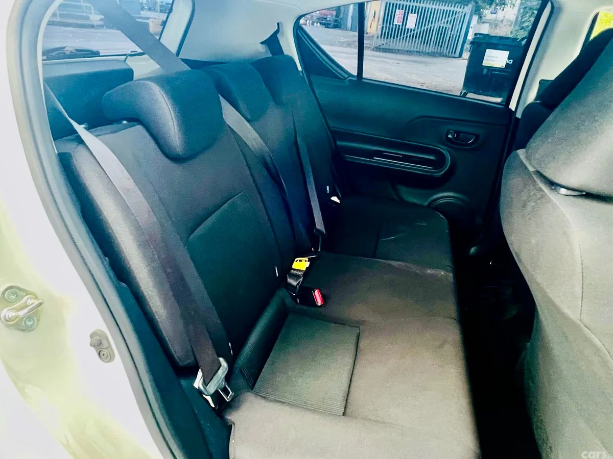 Toyota Aqua Hatchback, Petrol Hybrid, 2018, White