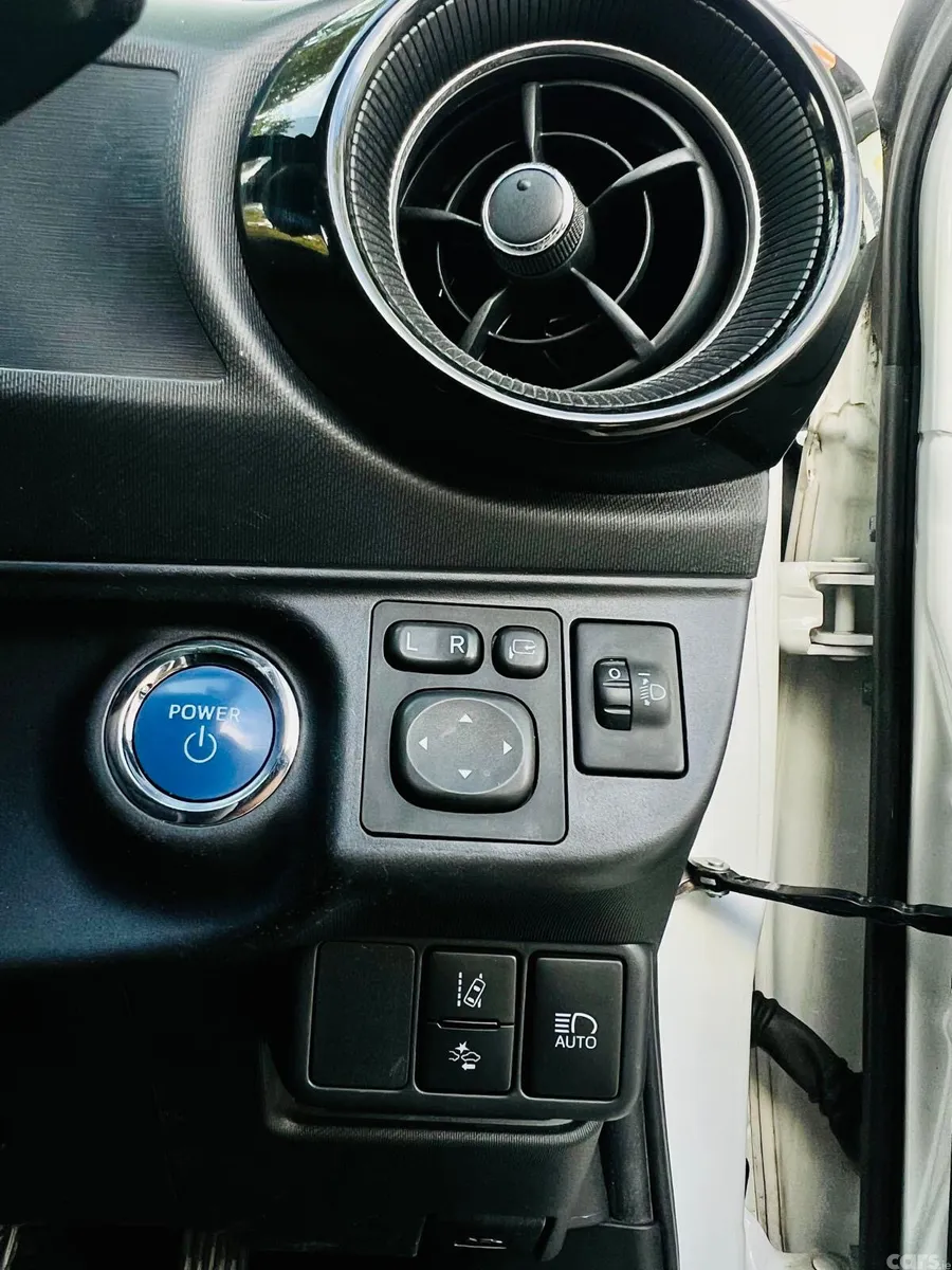 Toyota Aqua Hatchback, Petrol Hybrid, 2018, White