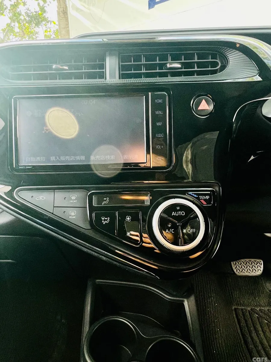 Toyota Aqua Hatchback, Petrol Hybrid, 2018, White