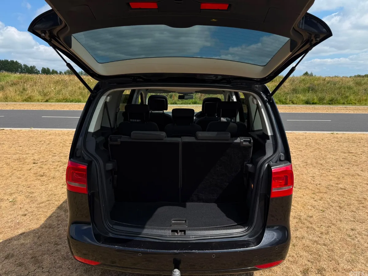 Volkswagen Touran MPV, Diesel, 2015, Black