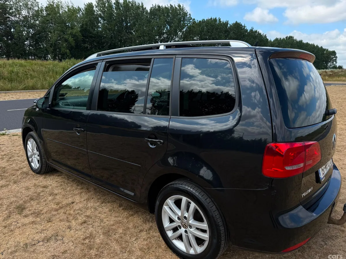 Volkswagen Touran MPV, Diesel, 2015, Black