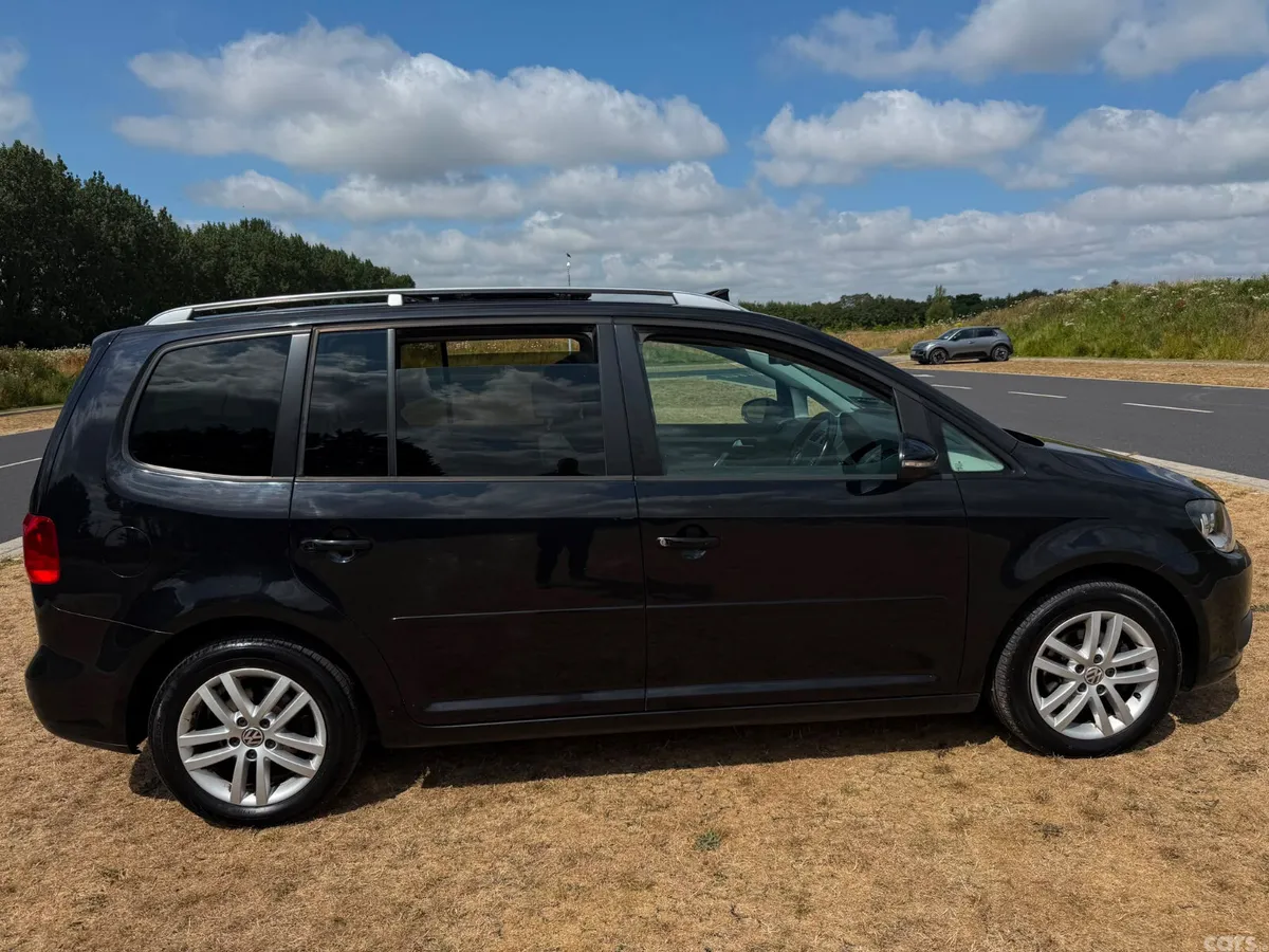 Volkswagen Touran MPV, Diesel, 2015, Black