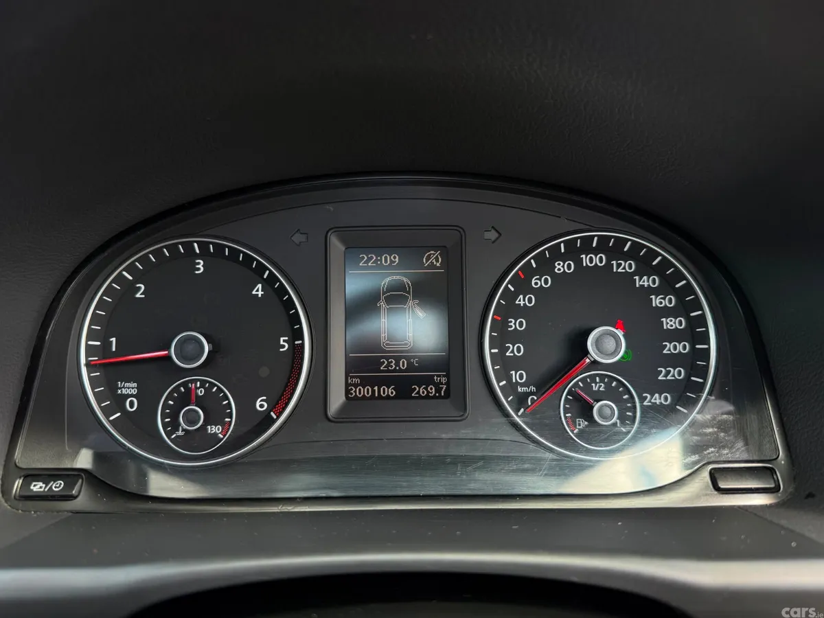 Volkswagen Touran MPV, Diesel, 2015, Black