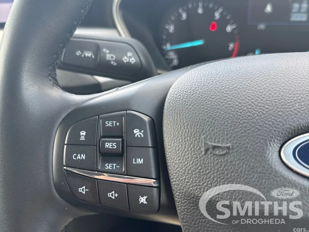 Ford Focus Hatchback, Petrol, 2022, White