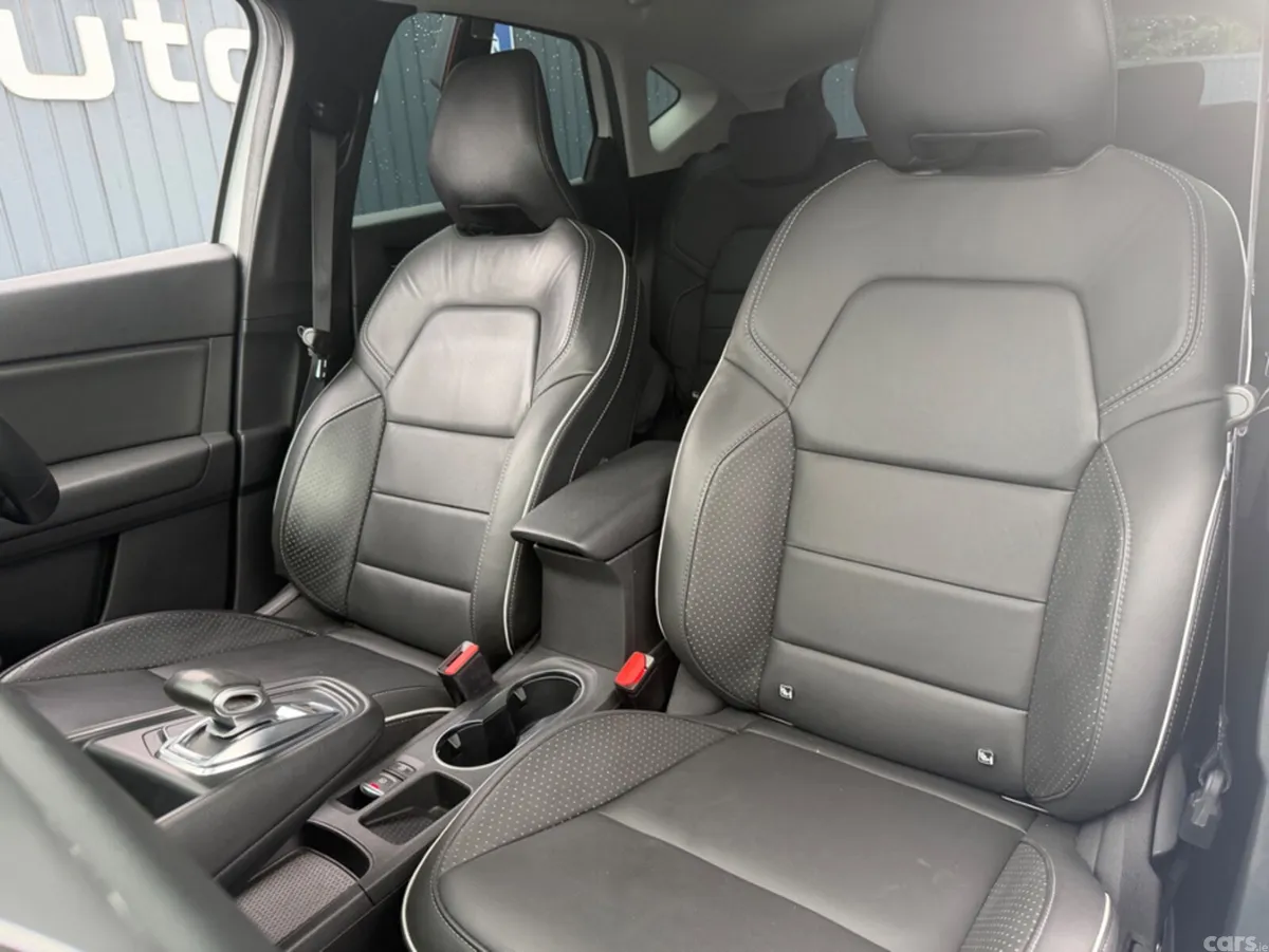 Renault Captur SUV, Petrol, 2021, White