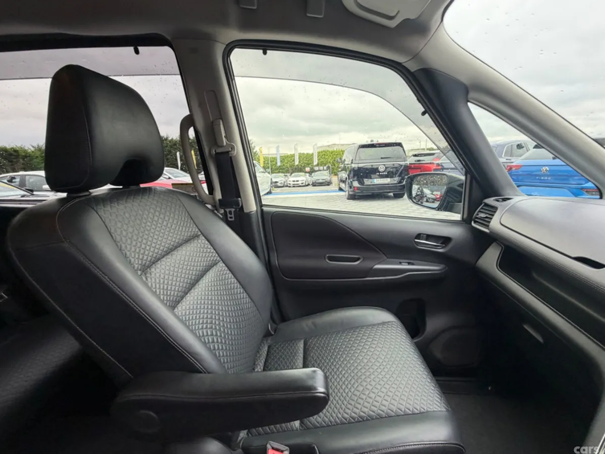 Nissan Serena MPV, Petrol Hybrid, 2021, Black