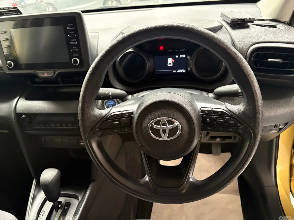 Toyota Yaris Cross Estate, Petrol Hybrid, 2022, Gold