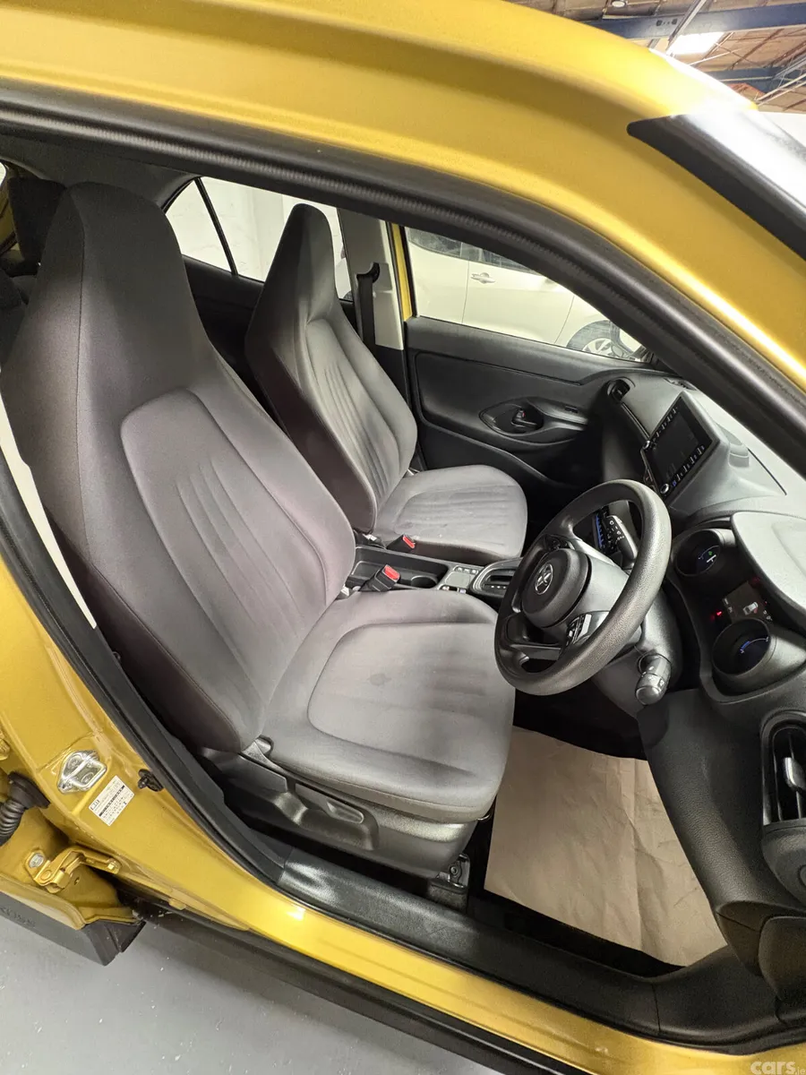 Toyota Yaris Cross Estate, Petrol Hybrid, 2022, Gold