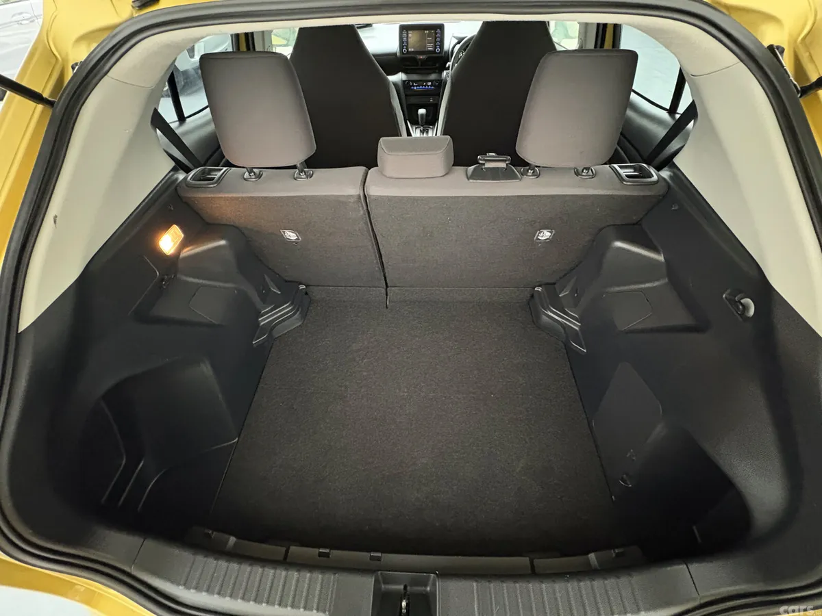 Toyota Yaris Cross Estate, Petrol Hybrid, 2022, Gold