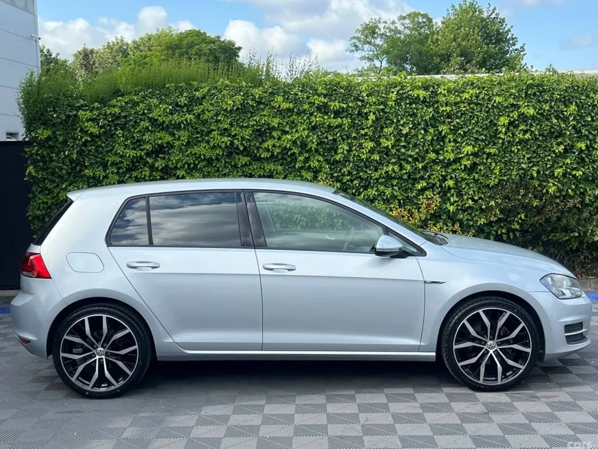 Volkswagen Golf Hatchback, Petrol, 2015, Silver