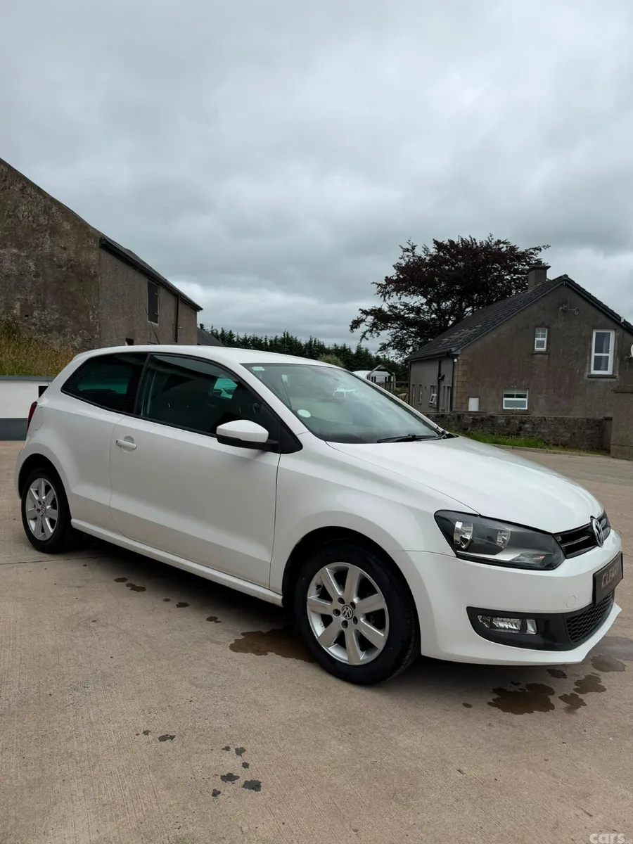 Volkswagen Polo Hatchback, Petrol, 2013, White