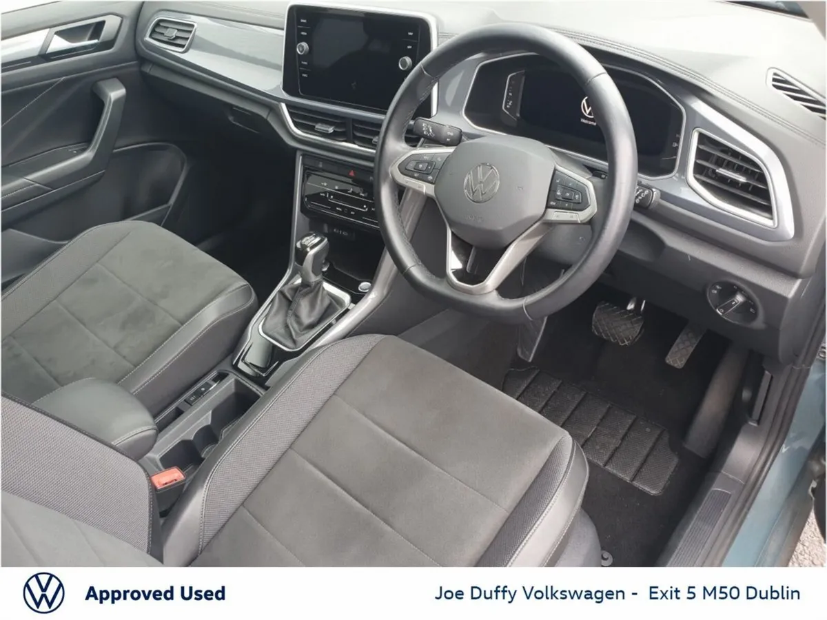 Volkswagen T-Roc SUV, Petrol, 2024, Blue