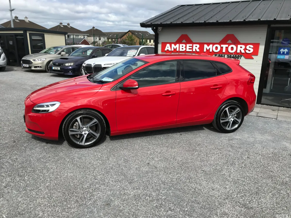 Volvo V40 Hatchback, Diesel, 2018, Red